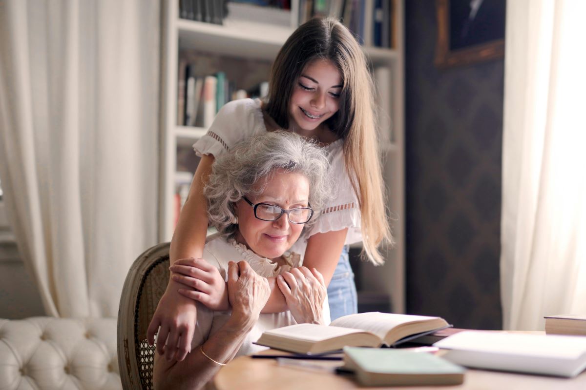 Grandmother and granddaughter 